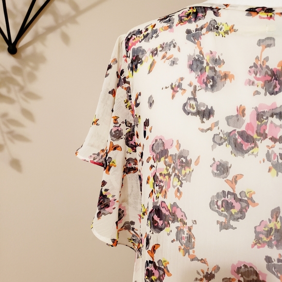 KIMCHI BLUE by UO | FLUTTER SLEEVE CHIFFON… - Picture 3 of 12